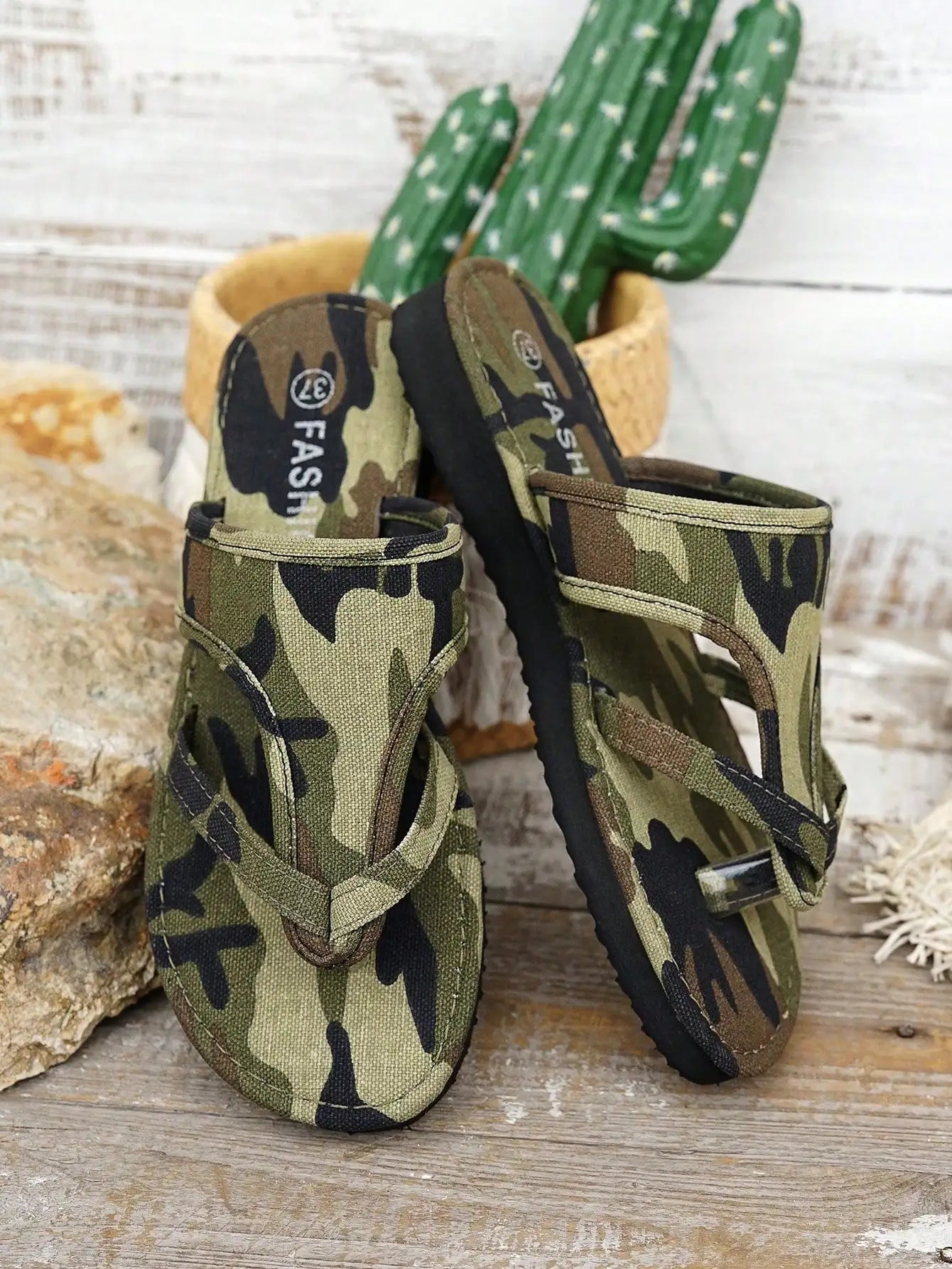 Women Camo Print Wedge Flip Flops Platform Thong Slide Sandals, Lightweight Slip On Open Toe Casual Summer Slippers, Non Slip Comfort Footwear for Beach Vacation Daily Outdoor Pool Street Camping Wear