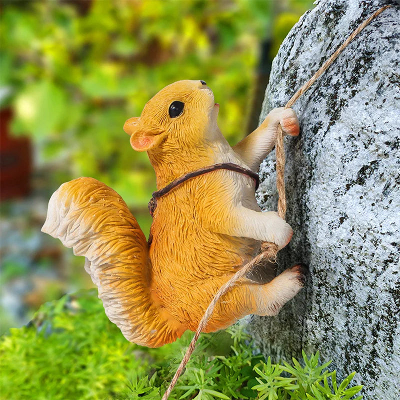 Cute Resin Climbing Squirrel Figurine, Lifelike Animal Sculpture Hanging Decor for Outdoor Garden Patio Yard Lawn
