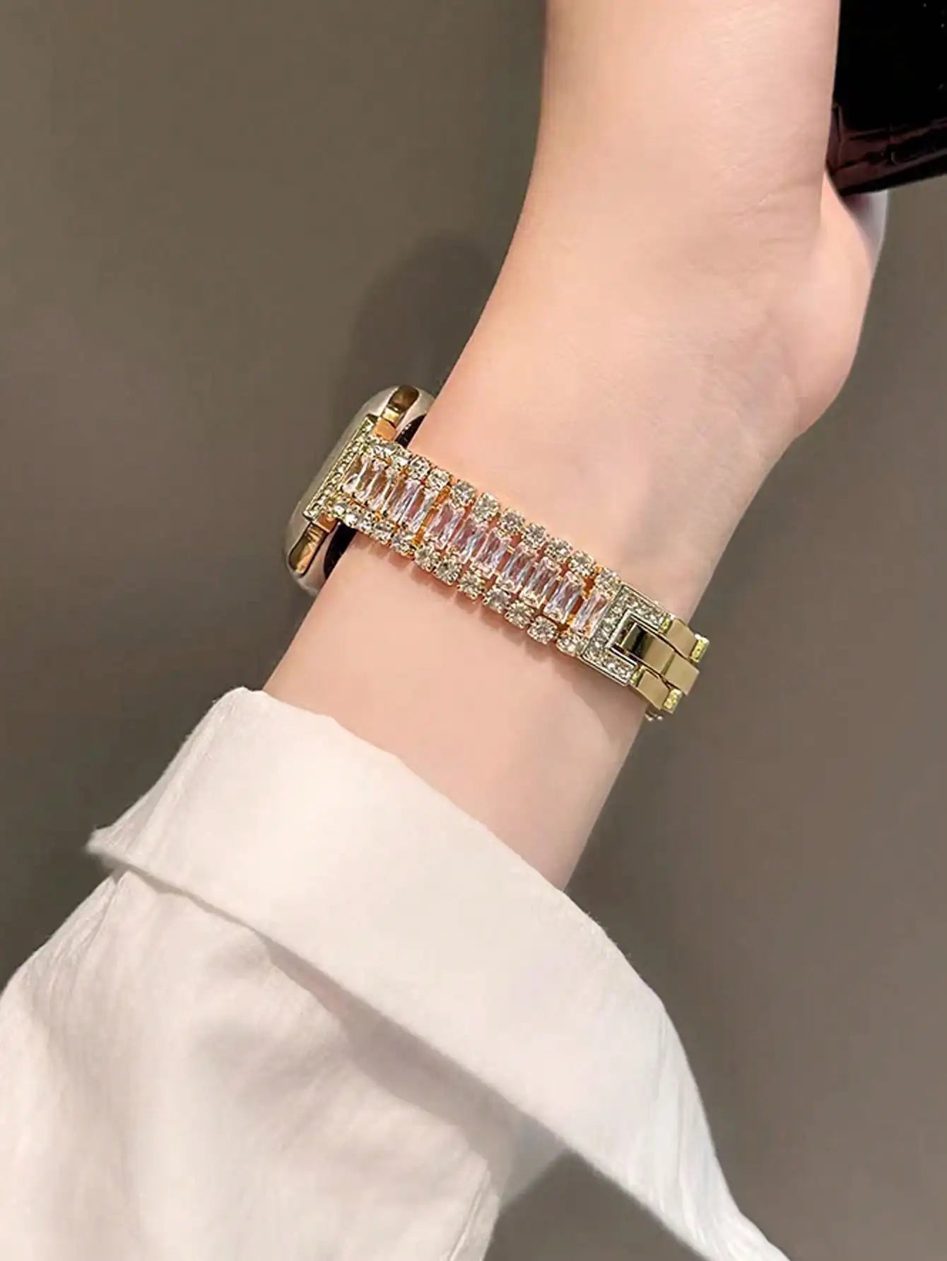 Triple-Row Sparkling Diamond Gold Metal Apple Watch Band for Women, Luxury High-End Adjustable Bracelet, All Sizes 38-49mm Compatible with Ultra SE Series 1-11, Fashion Jewelry Gift for Birthday Party
