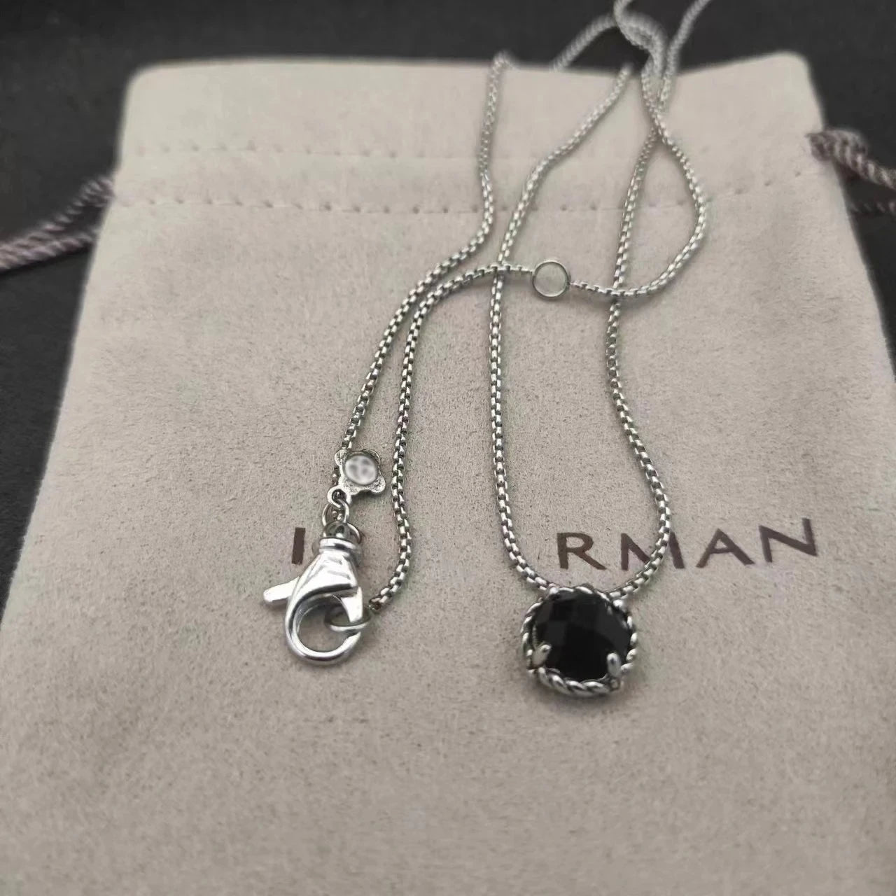 2026 New Classical Style Women's Pendant Necklace Simplicity Exquisite Diamond Elegant and Exquisite Jewelry Any Occasion XL03