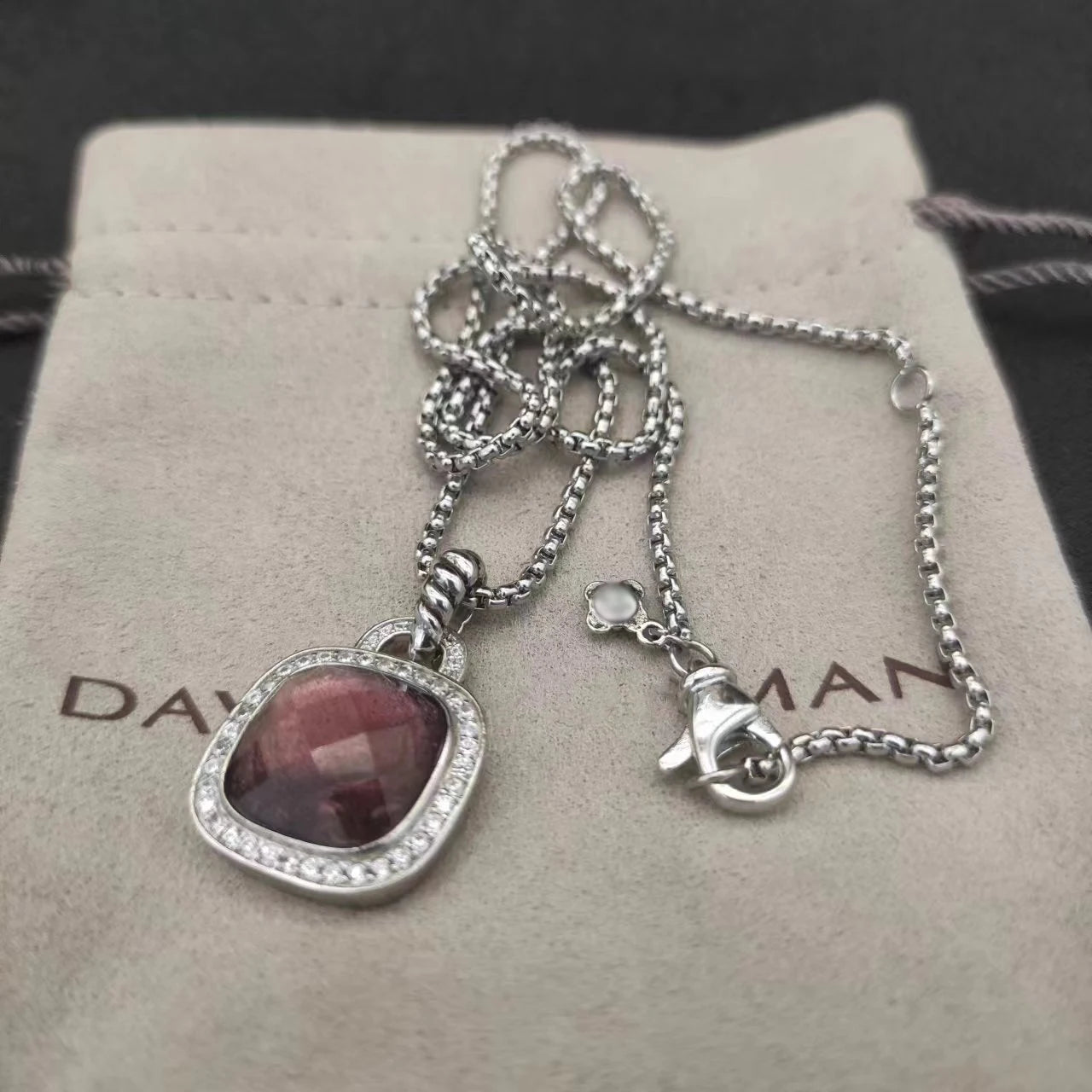 2026 New Classical Style Women's Pendant Necklace Simplicity Exquisite Diamond Elegant and Exquisite Jewelry Any Occasion XL03