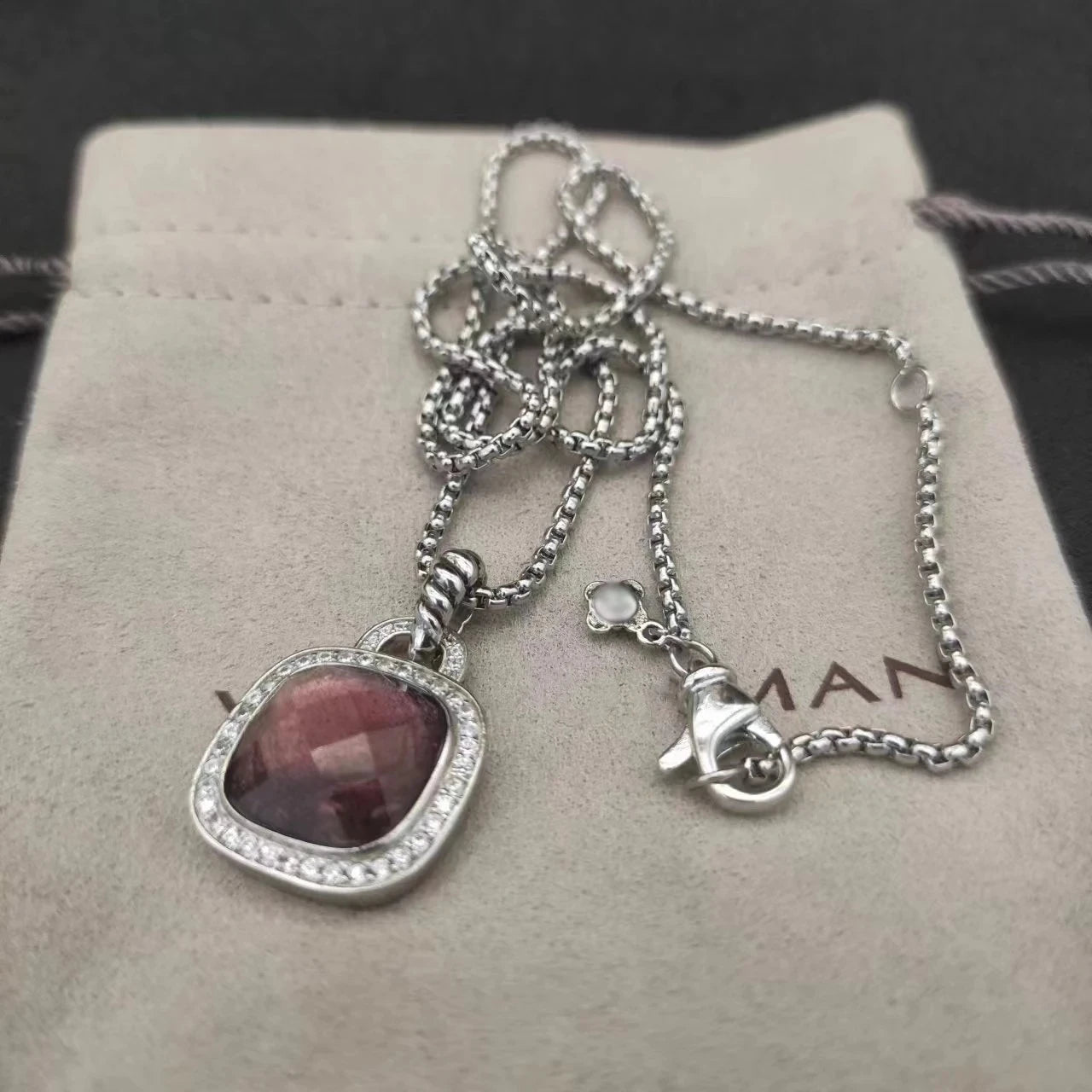2026 New Classical Style Women's Pendant Necklace Simplicity Exquisite Diamond Elegant and Exquisite Jewelry Any Occasion XL03