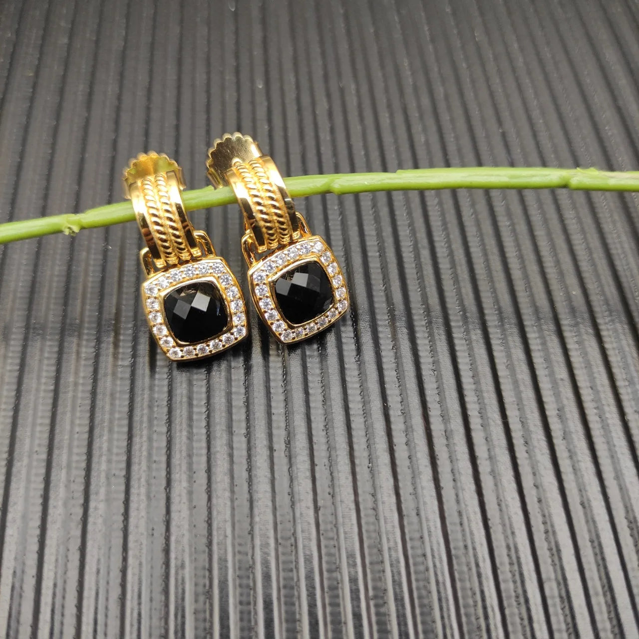 2026 New High Quality Fashion Jewelry Simple Temperament Retro Versatile Earrings Gift Suitable for Both Men and Women ED13