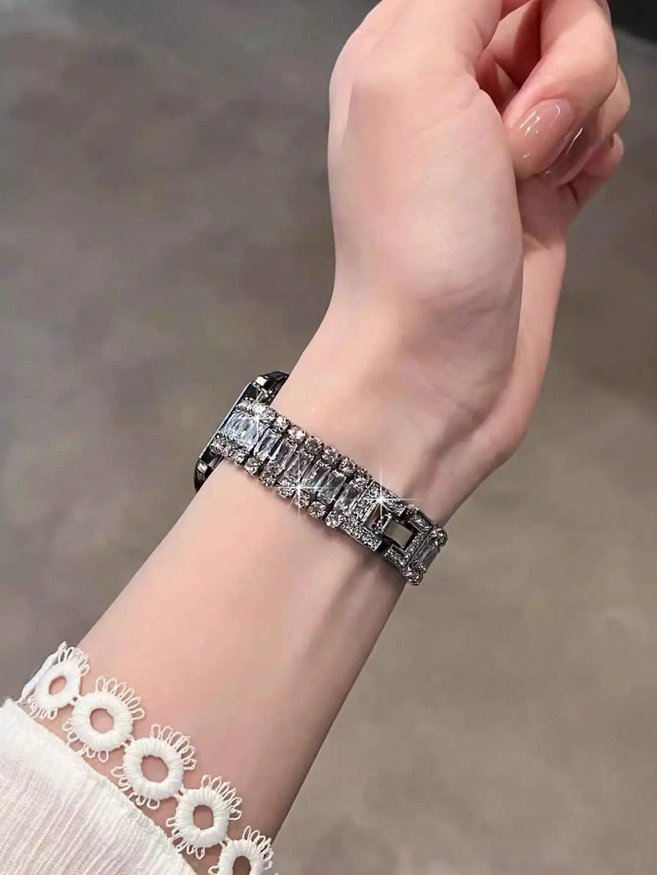 Triple-Row Sparkling Diamond Gold Metal Apple Watch Band for Women, Luxury High-End Adjustable Bracelet, All Sizes 38-49mm Compatible with Ultra SE Series 1-11, Fashion Jewelry Gift for Birthday Party