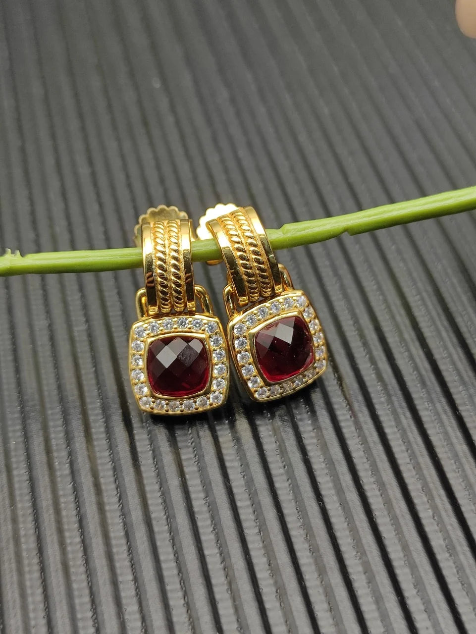 2026 New High Quality Fashion Jewelry Simple Temperament Retro Versatile Earrings Gift Suitable for Both Men and Women ED13