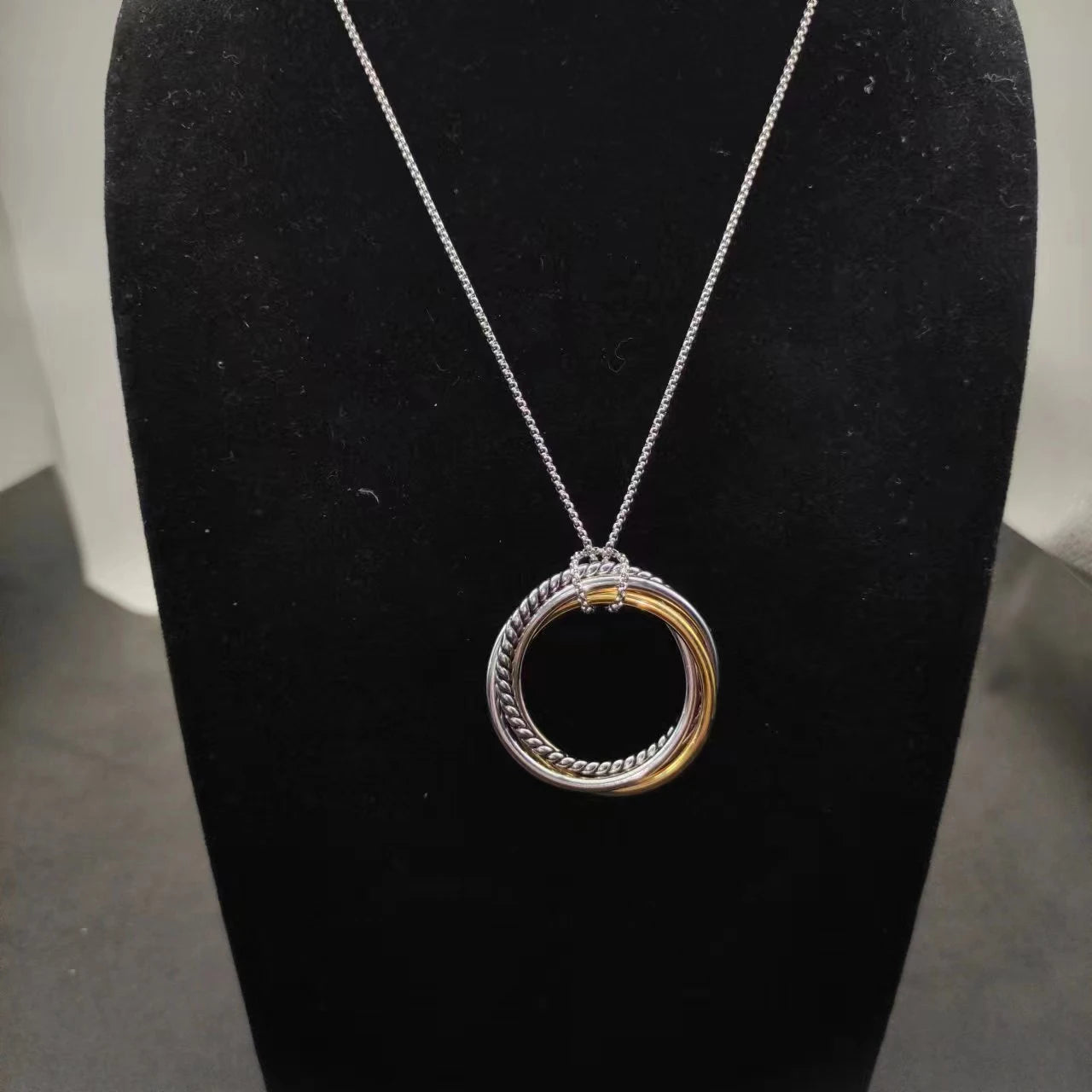 2026 New Classical Style Women's Pendant Necklace Simplicity Exquisite Diamond Elegant and Exquisite Jewelry Any Occasion XL03