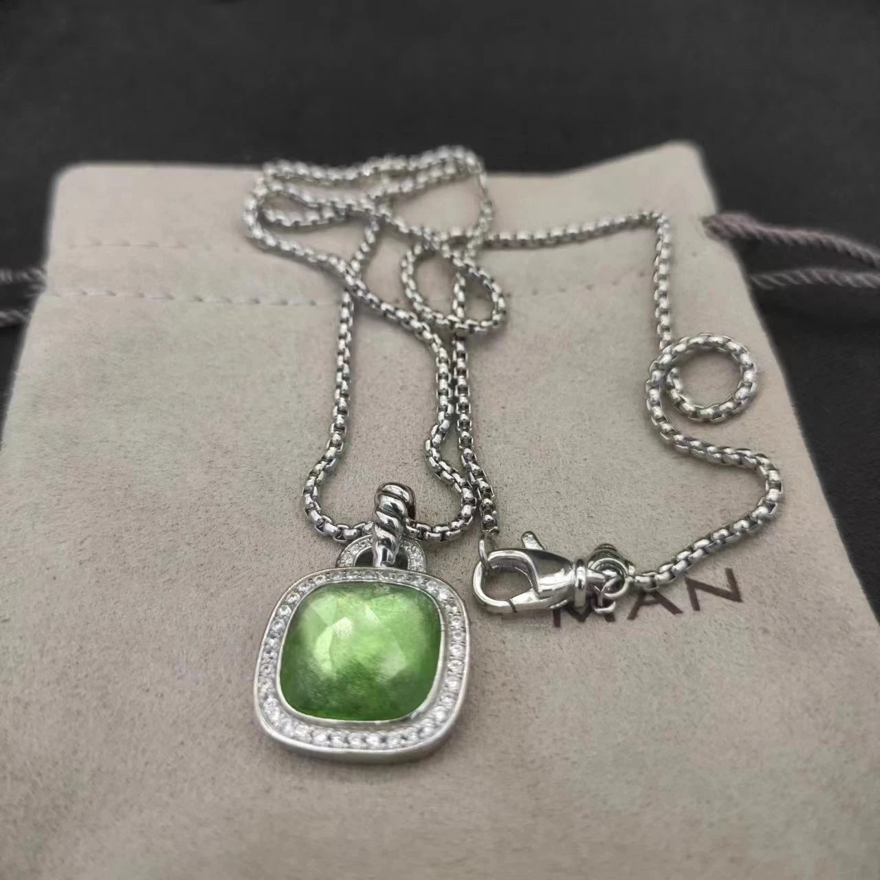 2026 New Classical Style Women's Pendant Necklace Simplicity Exquisite Diamond Elegant and Exquisite Jewelry Any Occasion XL03