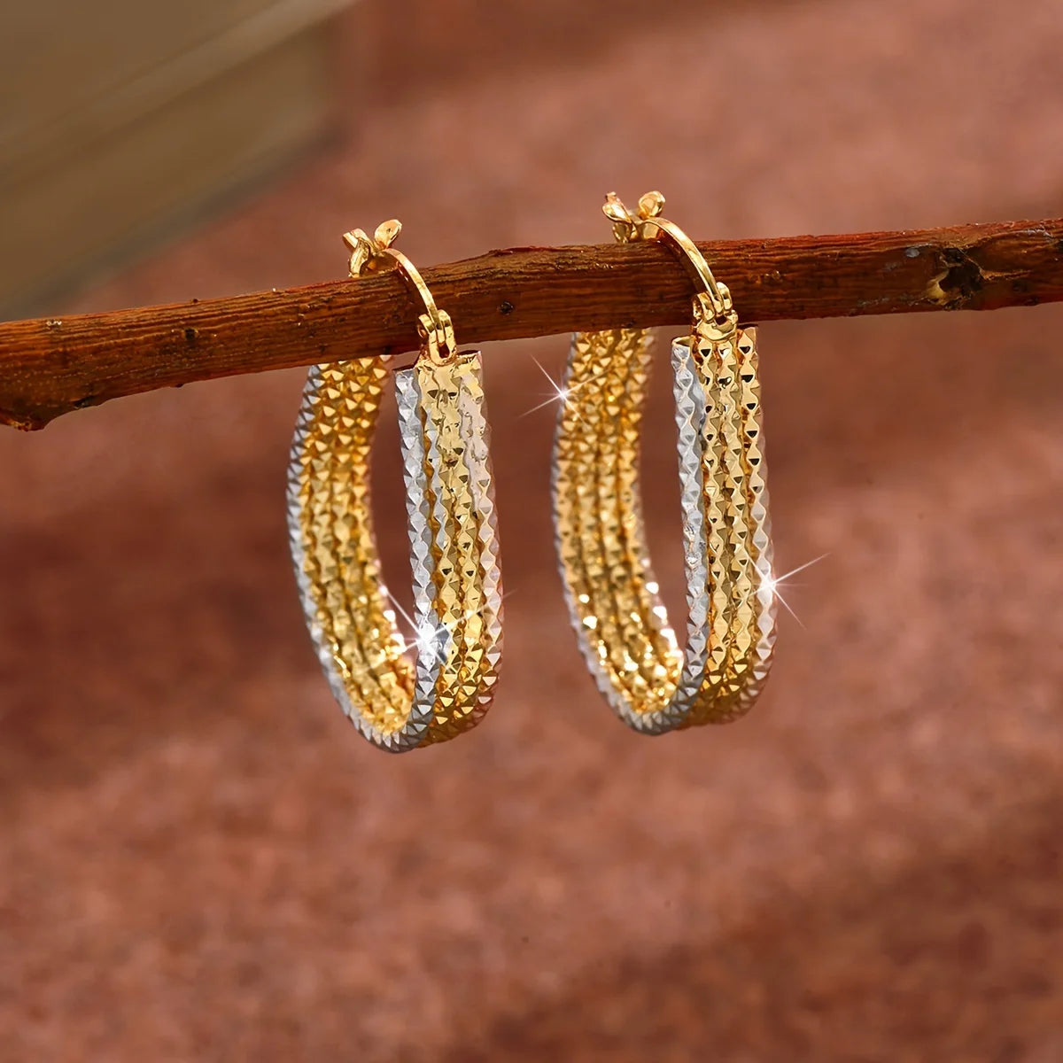 1Pair Sparkling Hoop Earrings, Golden Copper Ear Jewelry, Elegant Simple Style Oval Earrings For Women