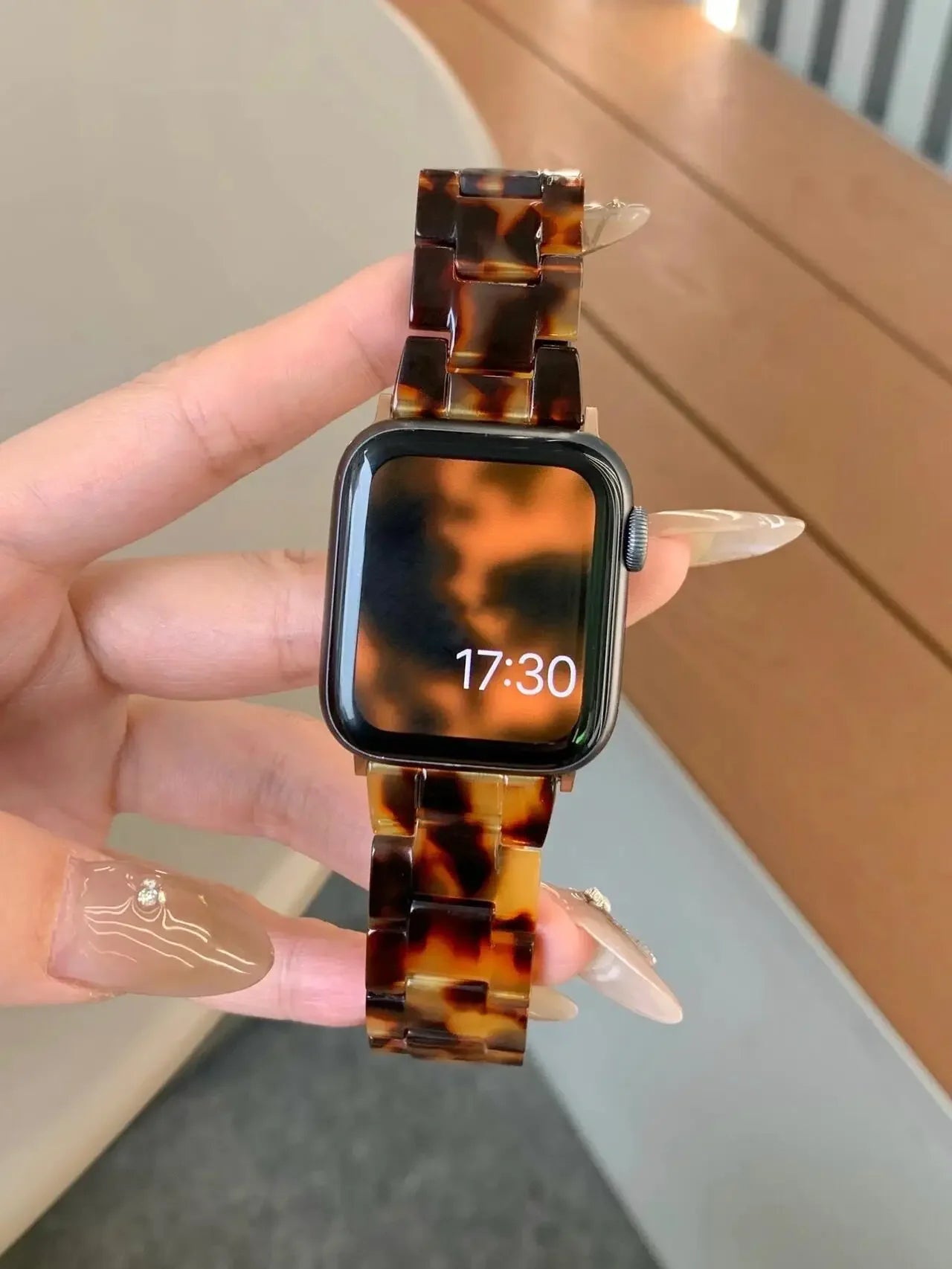 Resin Strap Correa for Apple Watch Band 44mm 40mm 45mm 49mm 38mm 42mm 41mm Fashion Wrist Band for IWatch Series 11 10 9 8 7 6 5