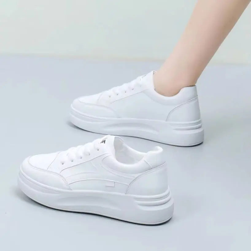 Women's Classic White Platform Sneakers Trendy Casual Lightweight Non-Slip Comfortable Walking Trainers