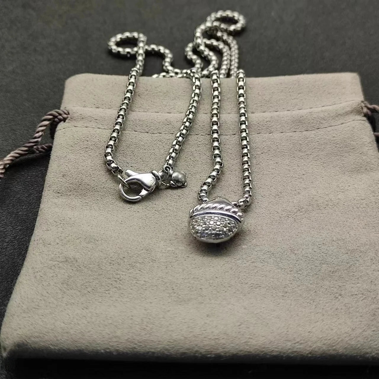 2026 New Classical Style Women's Pendant Necklace Simplicity Exquisite Diamond Elegant and Exquisite Jewelry Any Occasion XL03