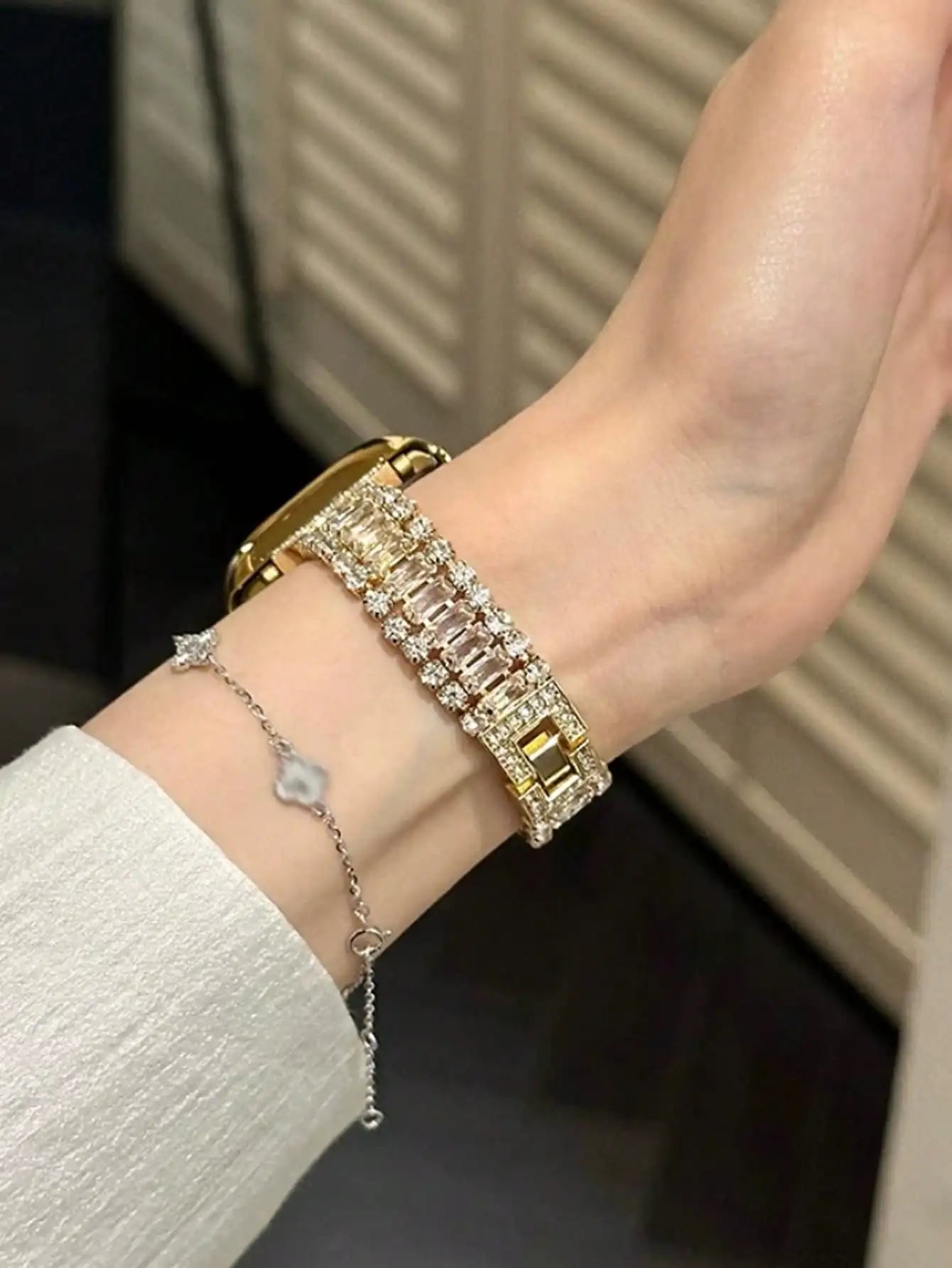 Triple-Row Sparkling Diamond Gold Metal Apple Watch Band for Women, Luxury High-End Adjustable Bracelet, All Sizes 38-49mm Compatible with Ultra SE Series 1-11, Fashion Jewelry Gift for Birthday Party