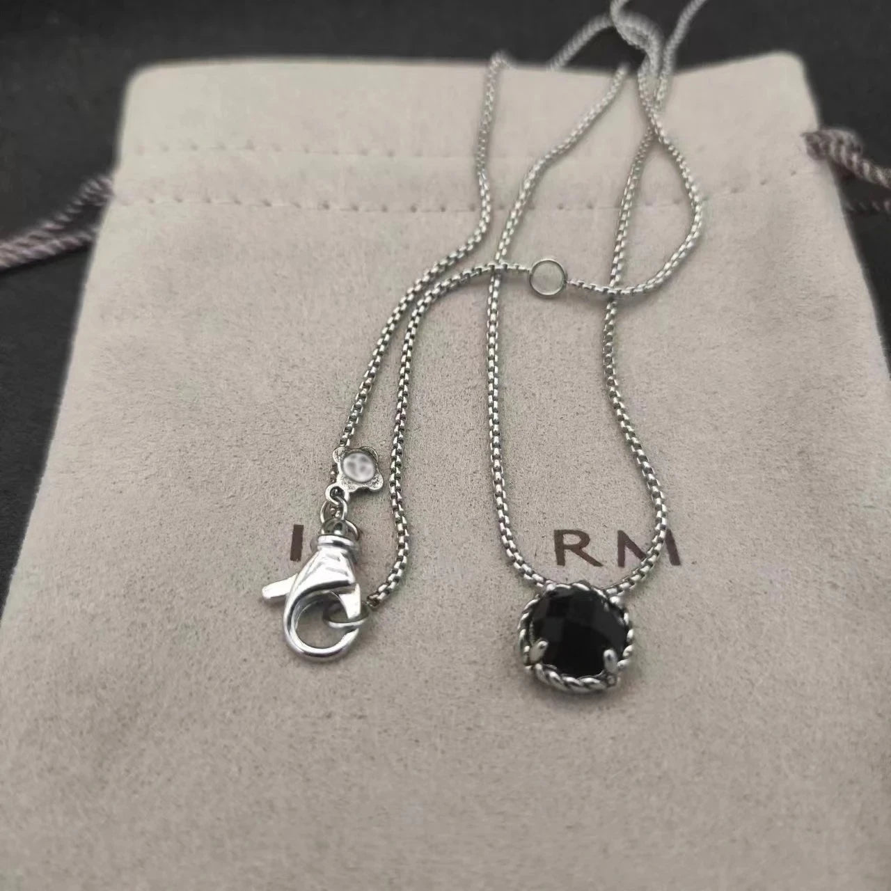 2026 New Classical Style Women's Pendant Necklace Simplicity Exquisite Diamond Elegant and Exquisite Jewelry Any Occasion XL03