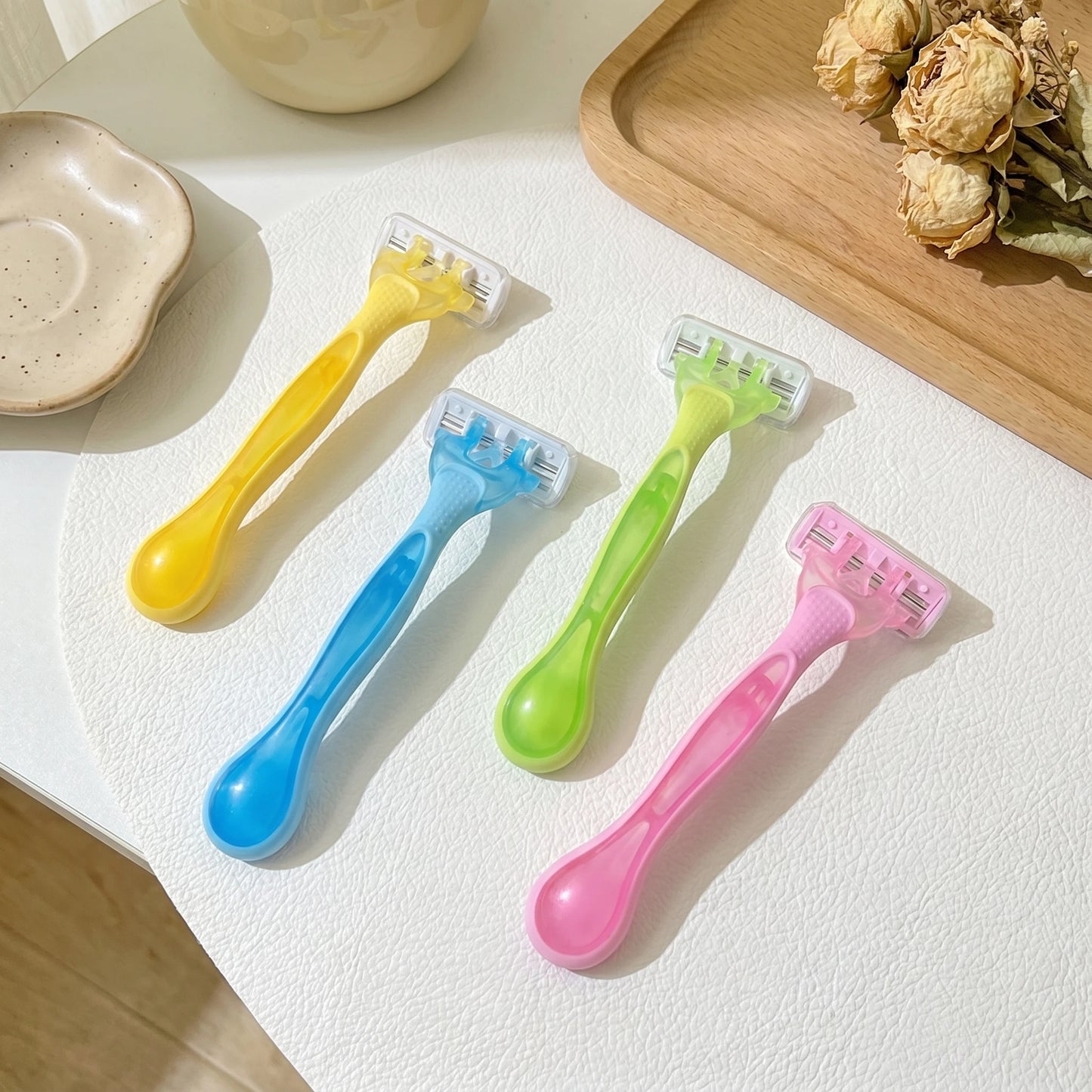 1Pc Summer Women's Disposable Razors With 4 Blade Shaving Razor Stainless Steel Women's Disposable Bikini Razors for Men Women