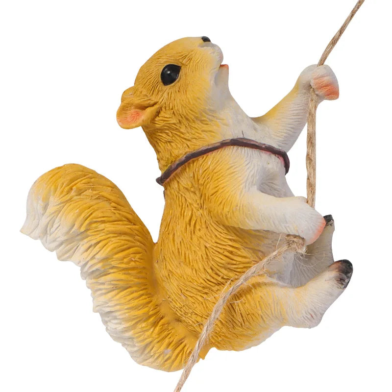 Cute Resin Climbing Squirrel Figurine, Lifelike Animal Sculpture Hanging Decor for Outdoor Garden Patio Yard Lawn