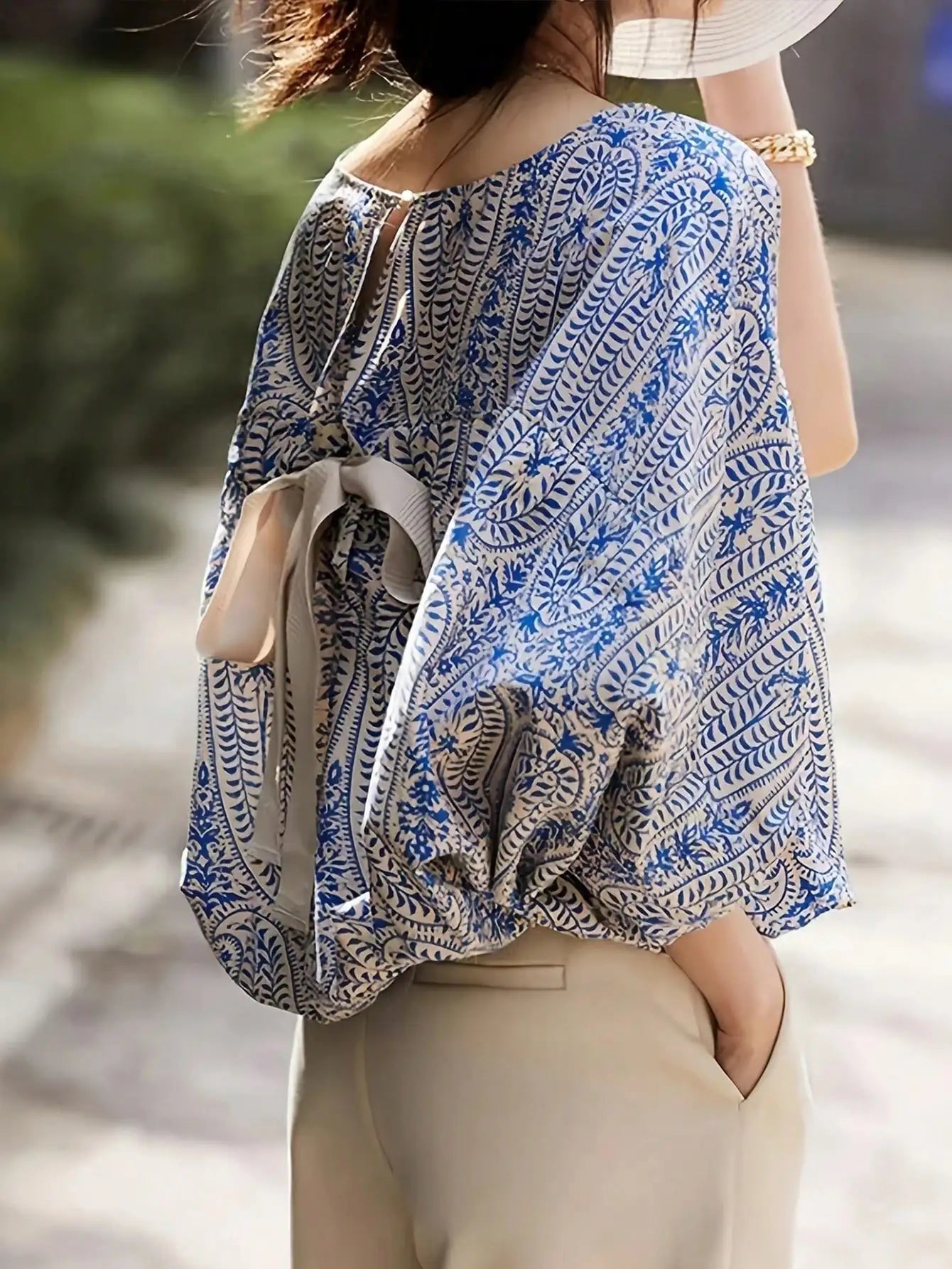 Women Blue White Paisley Print Lantern Sleeve Loose Round Neck Polyester Blouse Summer