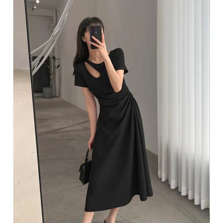 【New style】2026 summer new dress, women's hollow French temperament, slimming design, waist waist, Hepburn style long dress, su