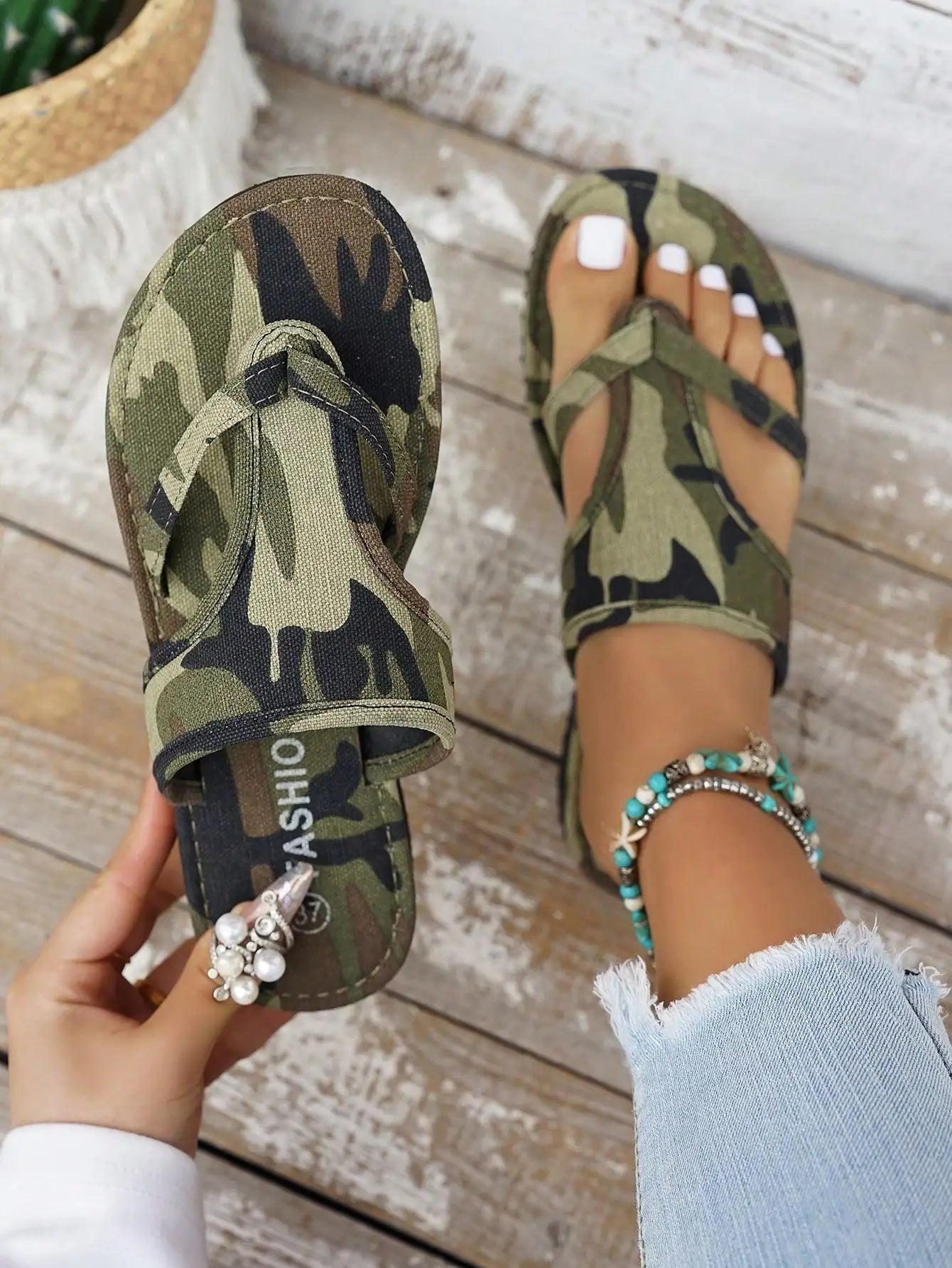 Women Camo Print Wedge Flip Flops Platform Thong Slide Sandals, Lightweight Slip On Open Toe Casual Summer Slippers, Non Slip Comfort Footwear for Beach Vacation Daily Outdoor Pool Street Camping Wear