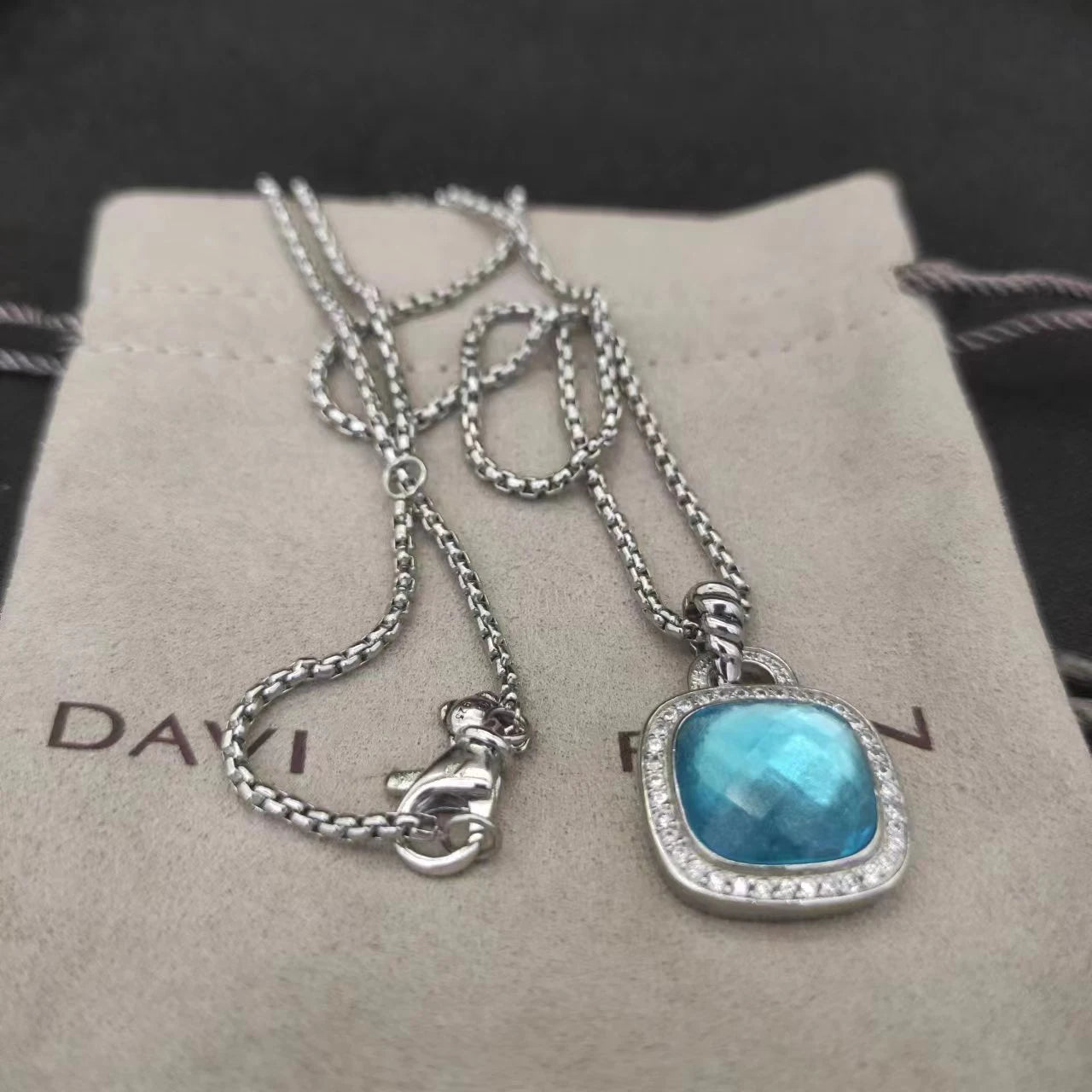 2026 New Classical Style Women's Pendant Necklace Simplicity Exquisite Diamond Elegant and Exquisite Jewelry Any Occasion XL03