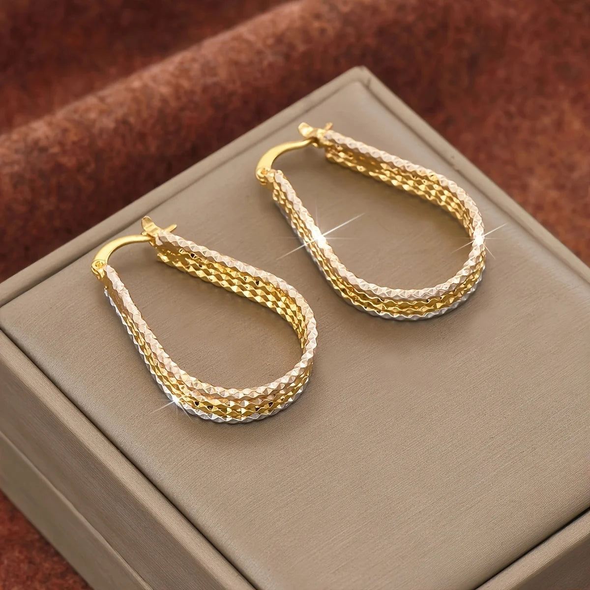 1Pair Sparkling Hoop Earrings, Golden Copper Ear Jewelry, Elegant Simple Style Oval Earrings For Women