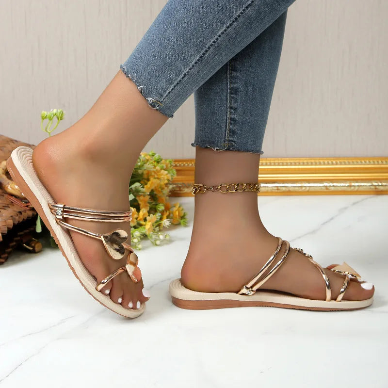 Women Heart Decor Flat Sandals Gold Metal Strap Open Toe Summer Beach Flip Flops Non-slip Soft Sole Casual Daily Vacation Footwear