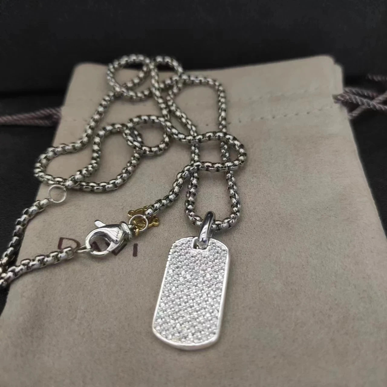 2026 New Classical Style Women's Pendant Necklace Simplicity Exquisite Diamond Elegant and Exquisite Jewelry Any Occasion XL03